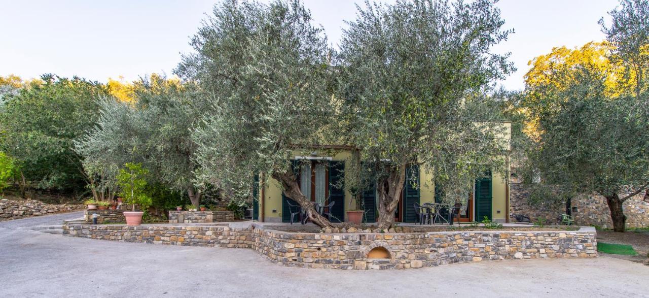 Appartamenti Arco Antico San Bartolomeo Al Mare Exterior photo